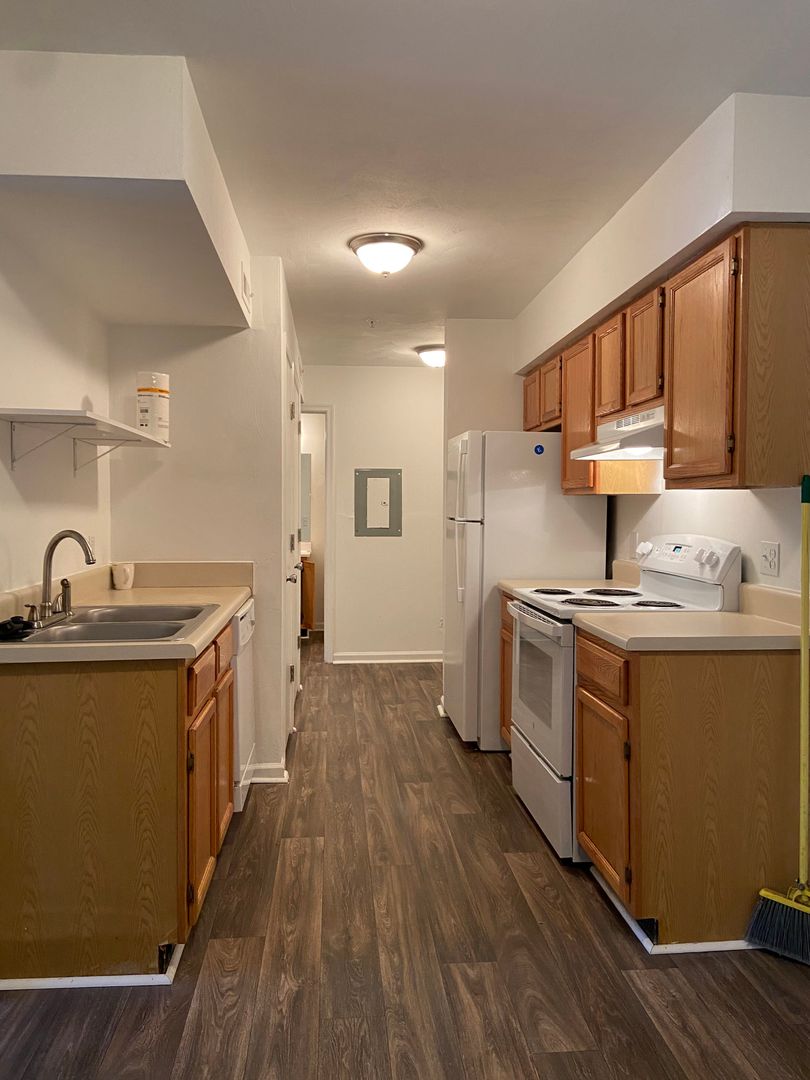 Chesapeake Apartment: 420 Acorn Grove Lane