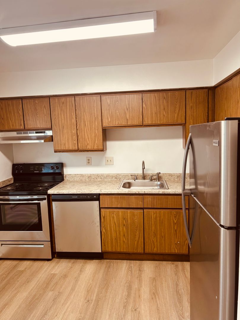 Virginia Beach Apartment: 524 Aylesbury Drive