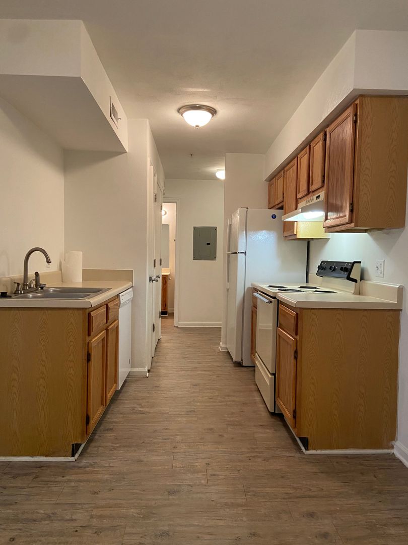 Chesapeake Apartment: 420 Acorn Grove Lane