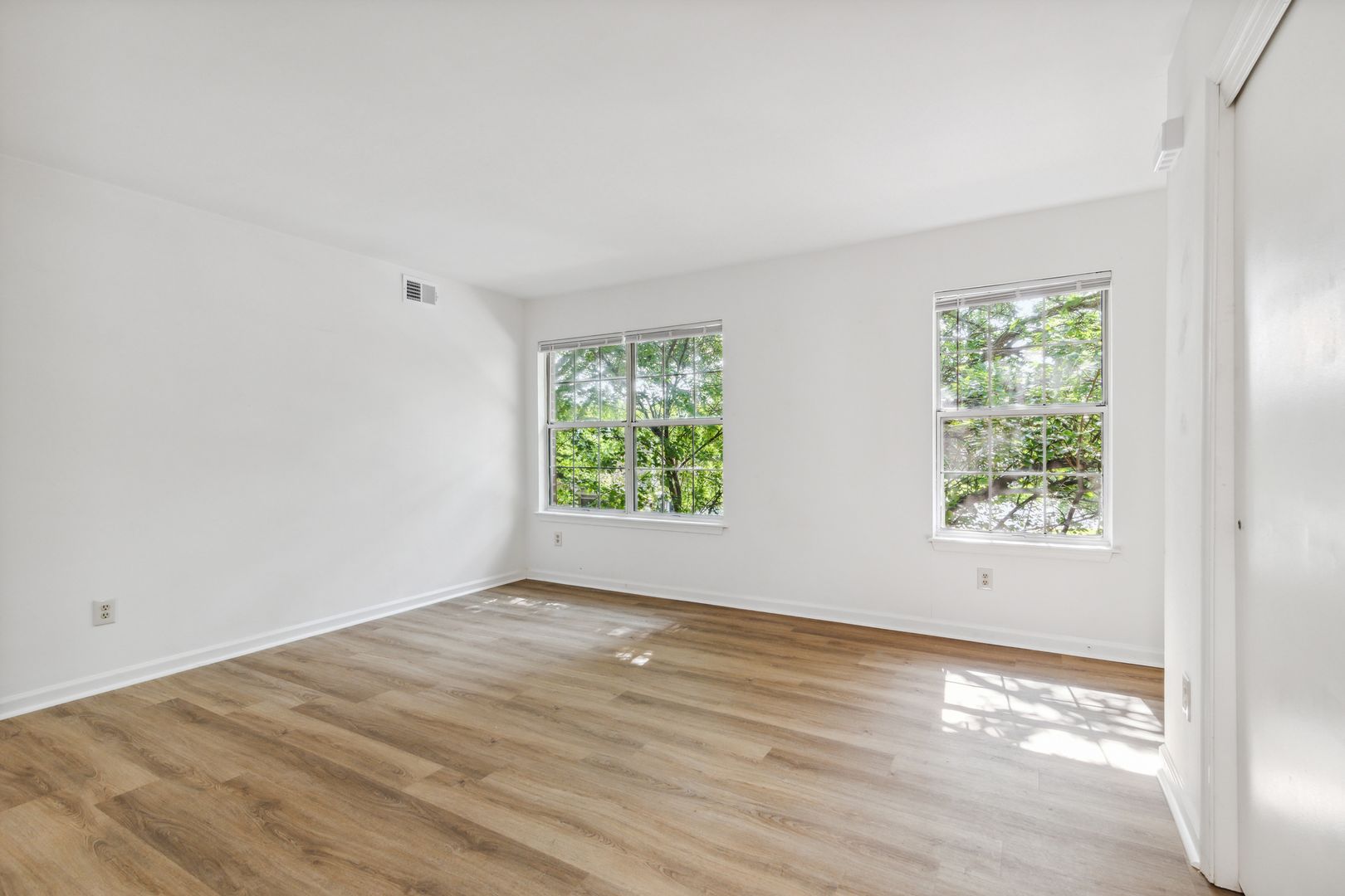 Virginia Beach Apartment: 524 Aylesbury Drive