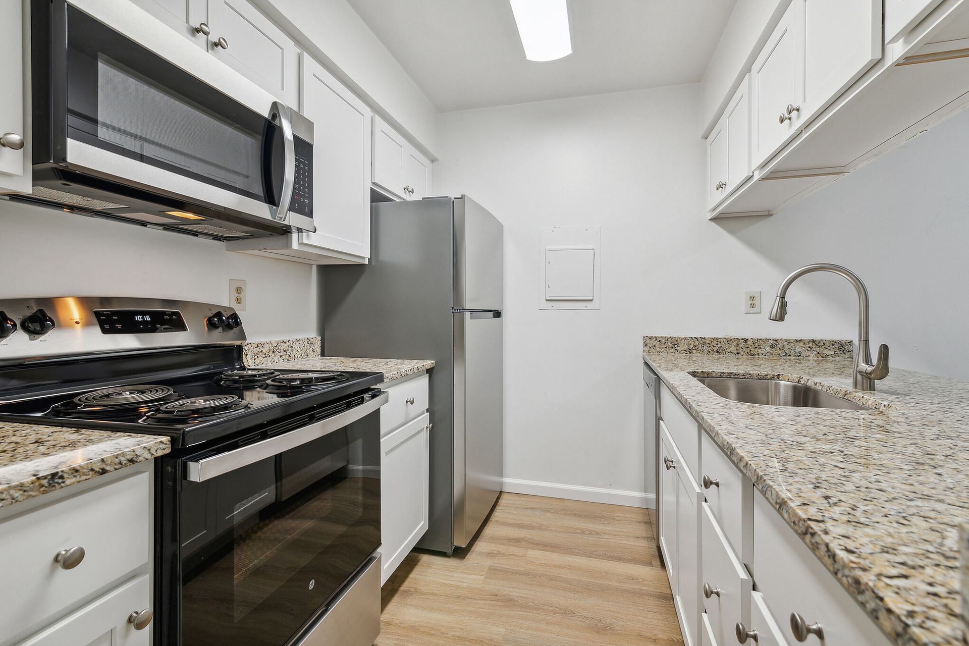 Virginia Beach Apartment: 524 Aylesbury Dr