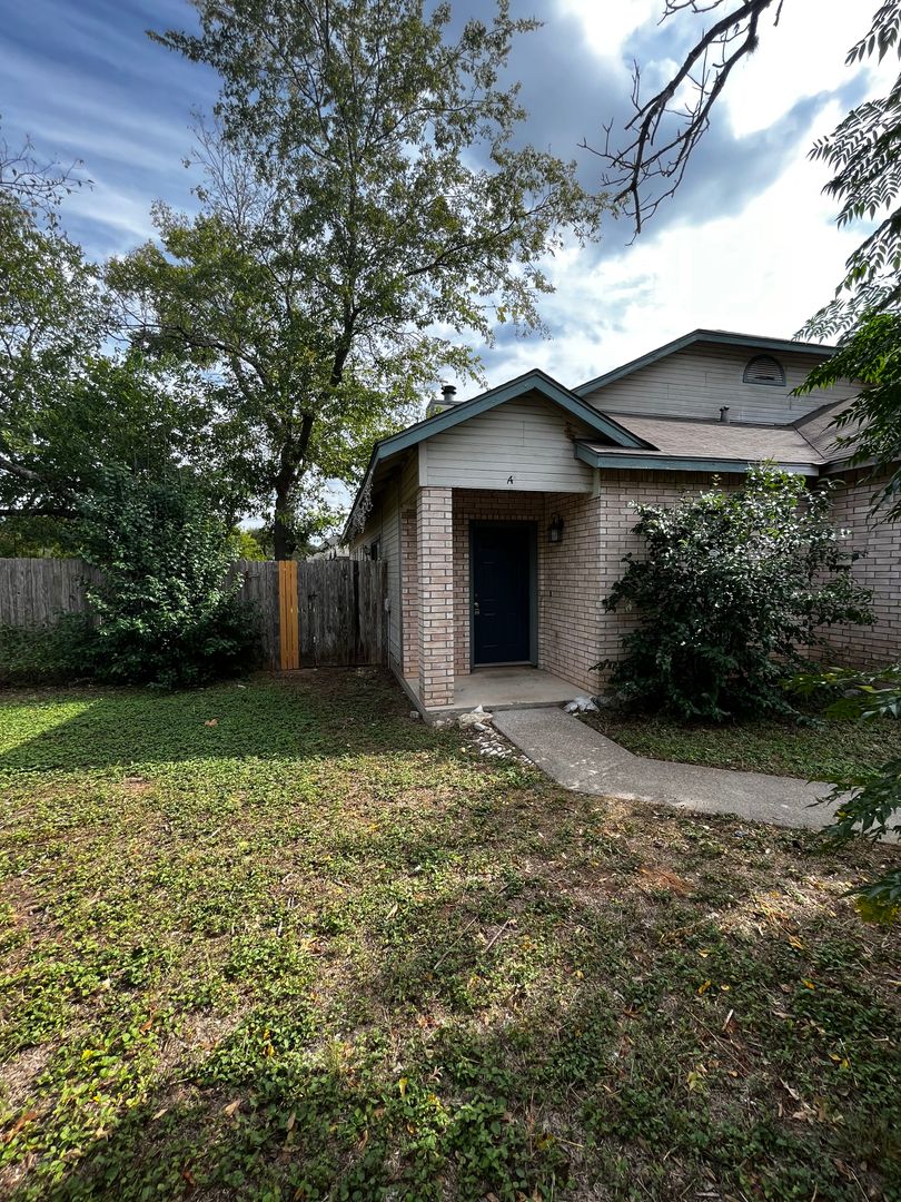 Austin Apartment: 2601  Alcott Ln