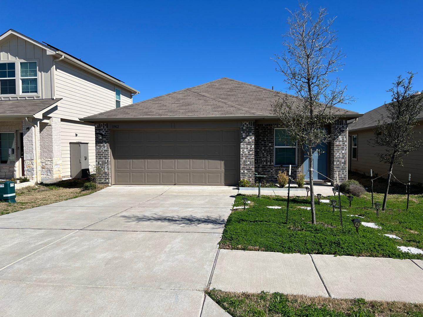 Manor House: 11902 Pyrite Rd
