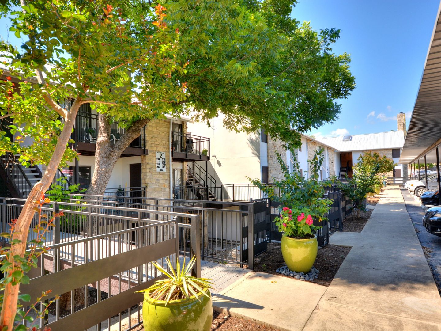 Townhollow Apartments 9 of 12