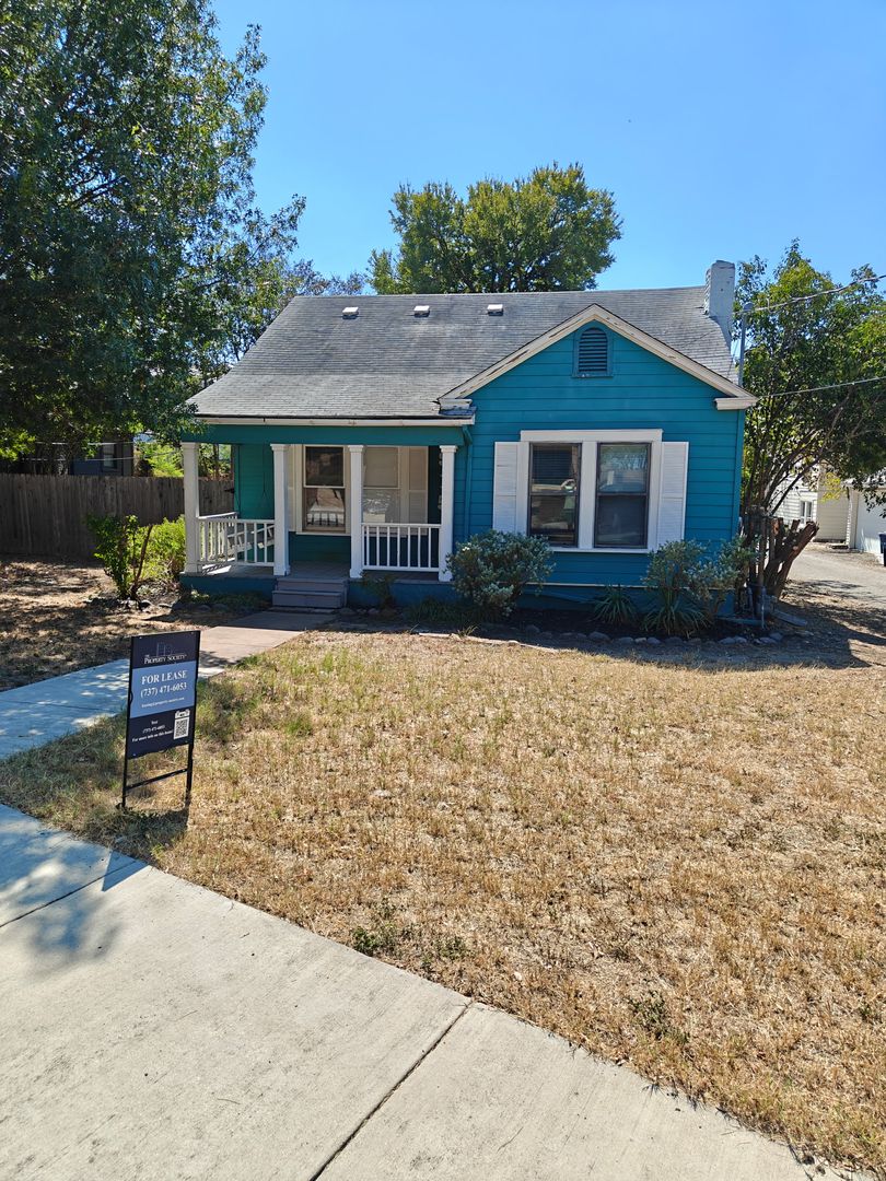 Austin House: 915 West 29th Street