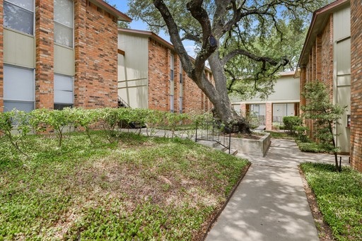 2/2 Pre Leasing for October Move In - 1 Month Free! – photo 1