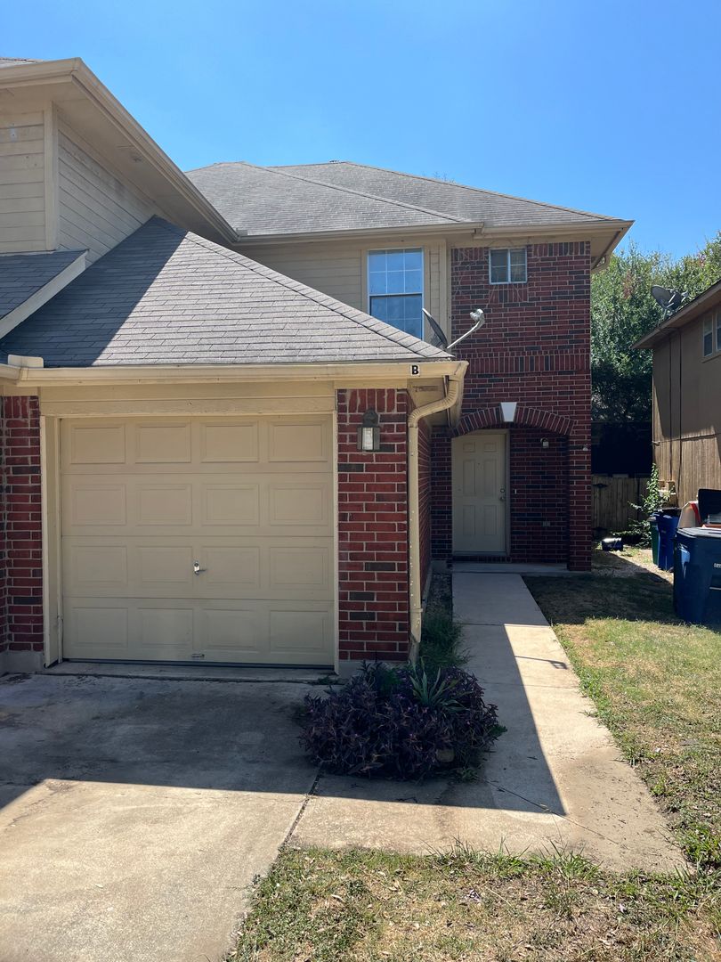 Austin Apartment: 9625 Sugar Hill Dr
