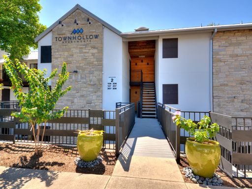 August Move In! One Month FREE! – photo 1