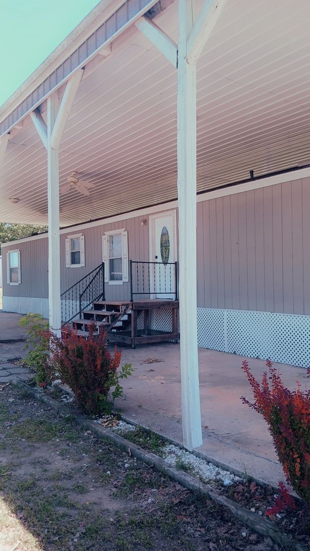 Tahlequah House: 17519 S Rocky Top Ln