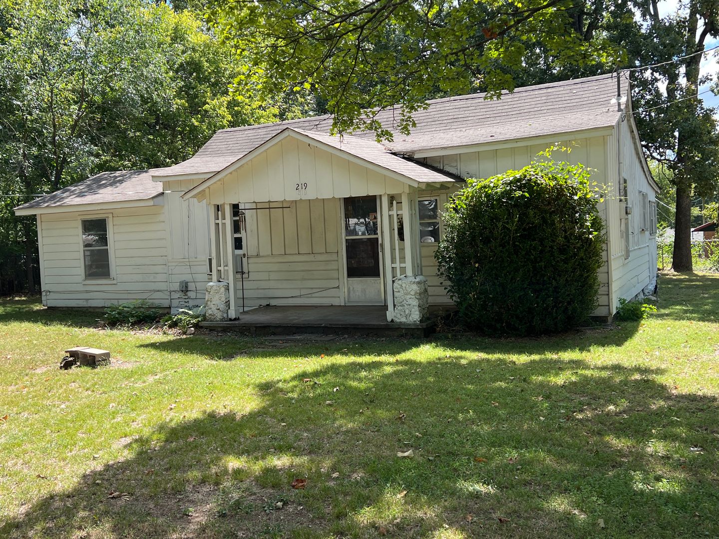 Tahlequah House: 219 W Allen