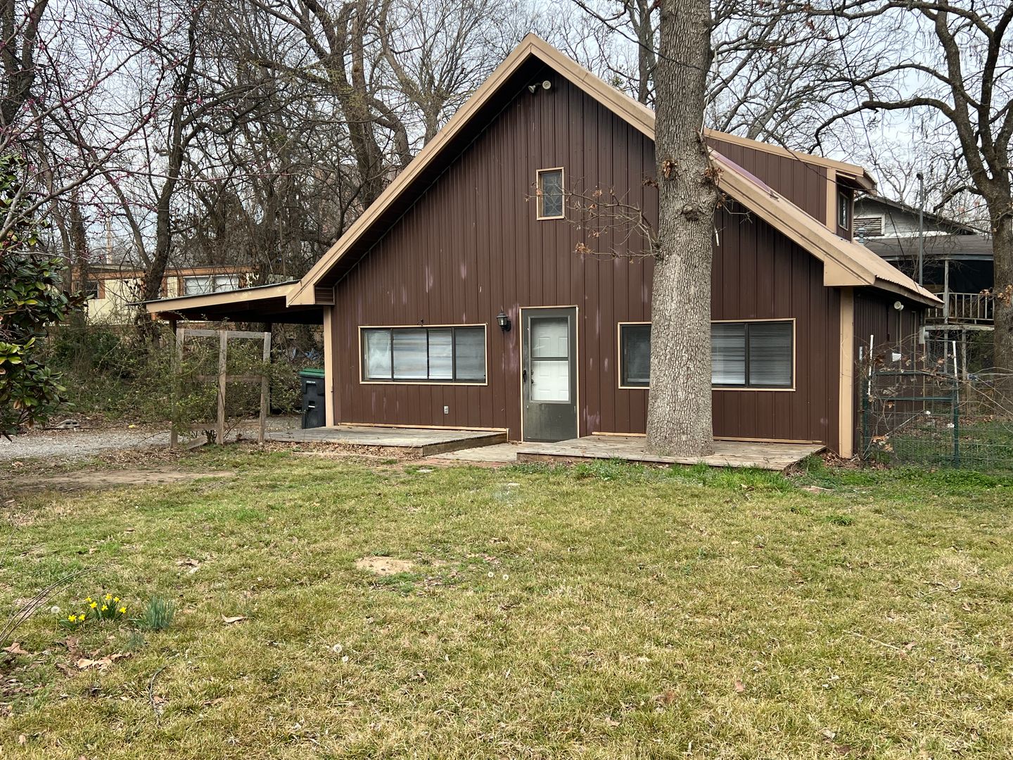 Tahlequah House: 537 Seminary Ave