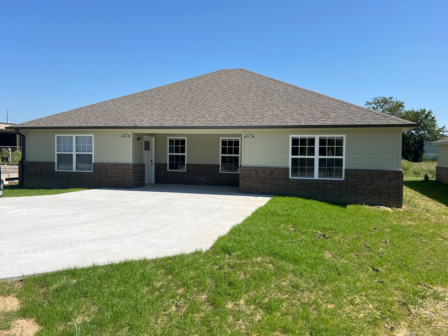 Tahlequah Apartment: 1025 & 1027 S Cherokee Ave