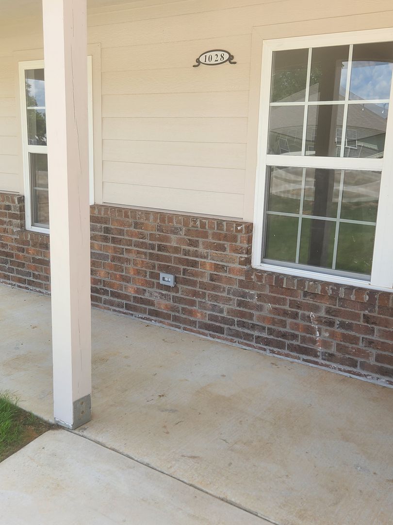 Tahlequah Apartment: 1026 & 1028 S Cherokee