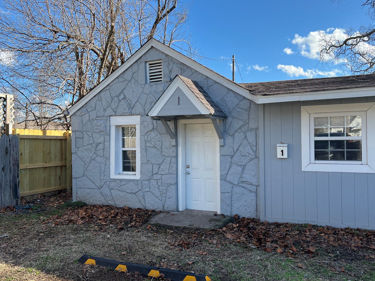 Tahlequah Apartment: 213 W Seneca St