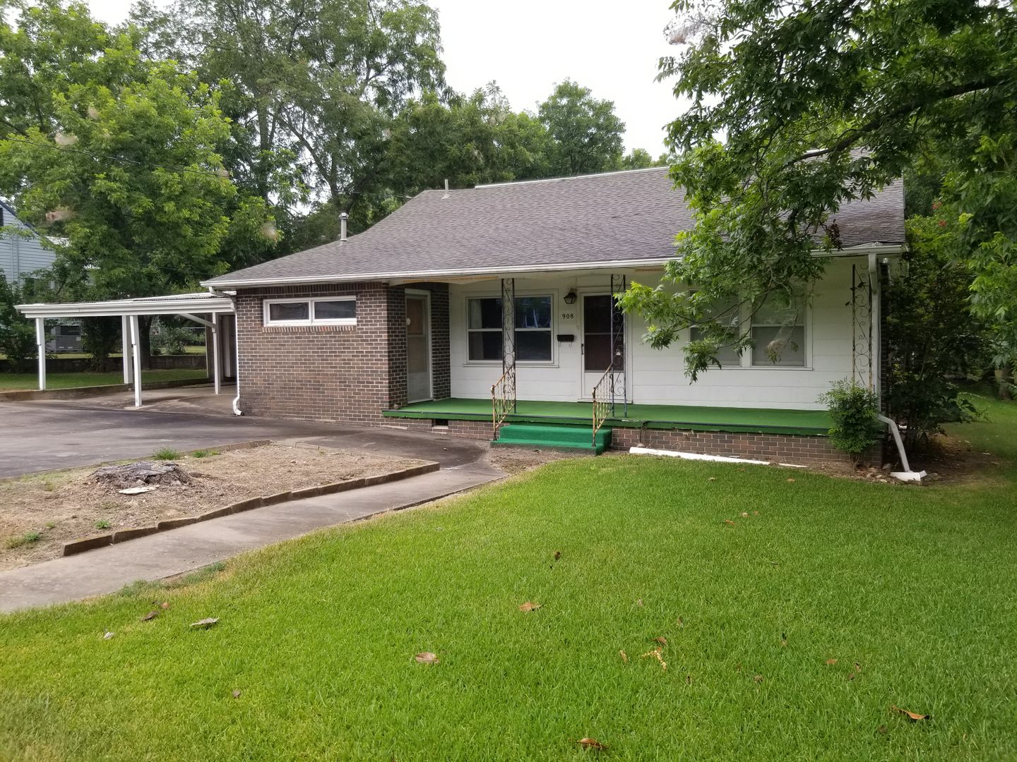 Tahlequah House: 908 Callie Ave