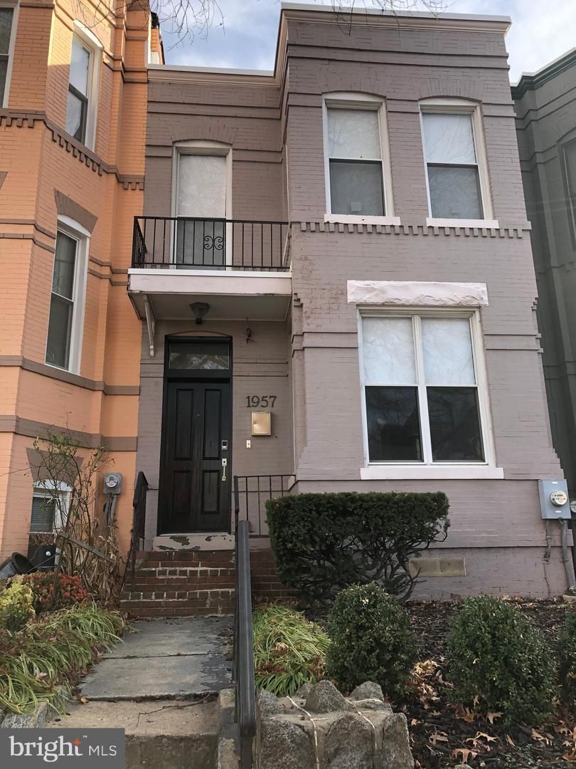 Washington House: 1957 3rd St. NW