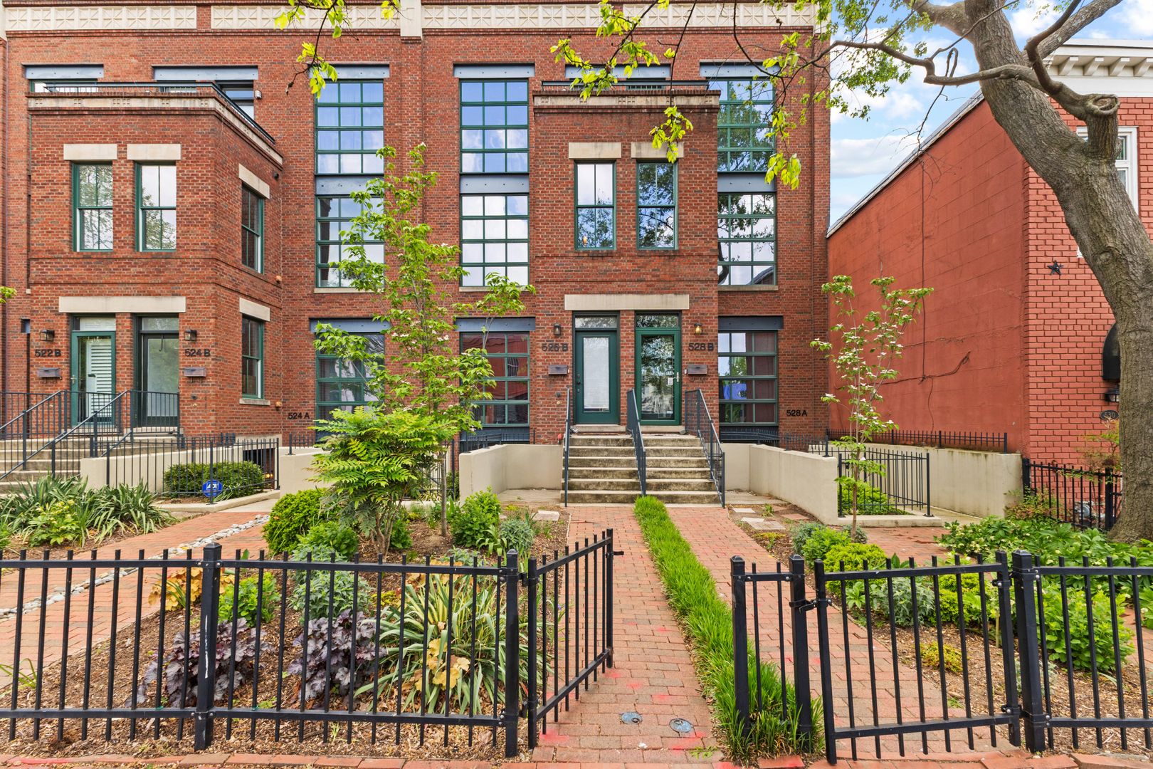 Washington Condo: 526 13th St. SE #B
