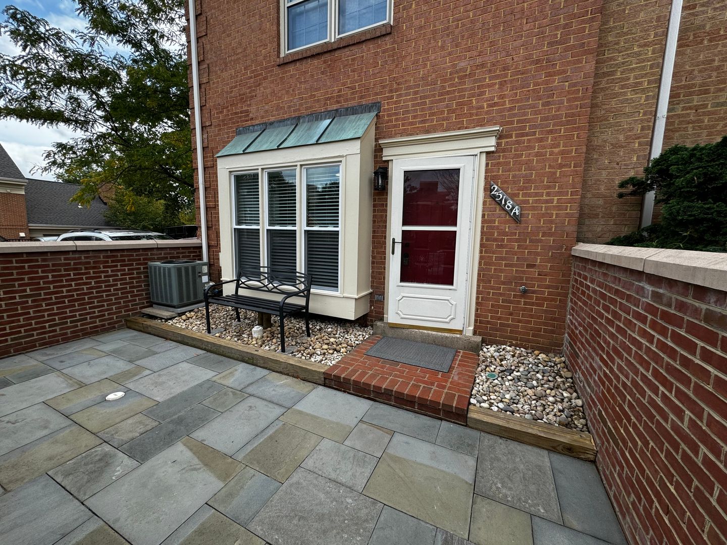 Arlington Condo: 2518 Fairfax Dr. N #A