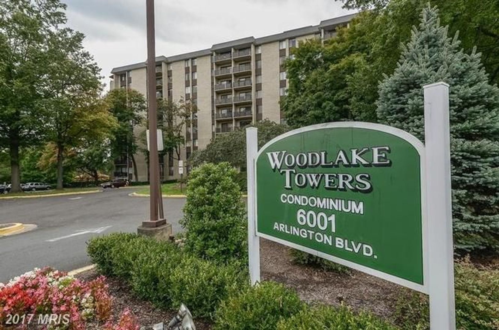 Falls Church Condo: 6001 Arlington Blvd. #207
