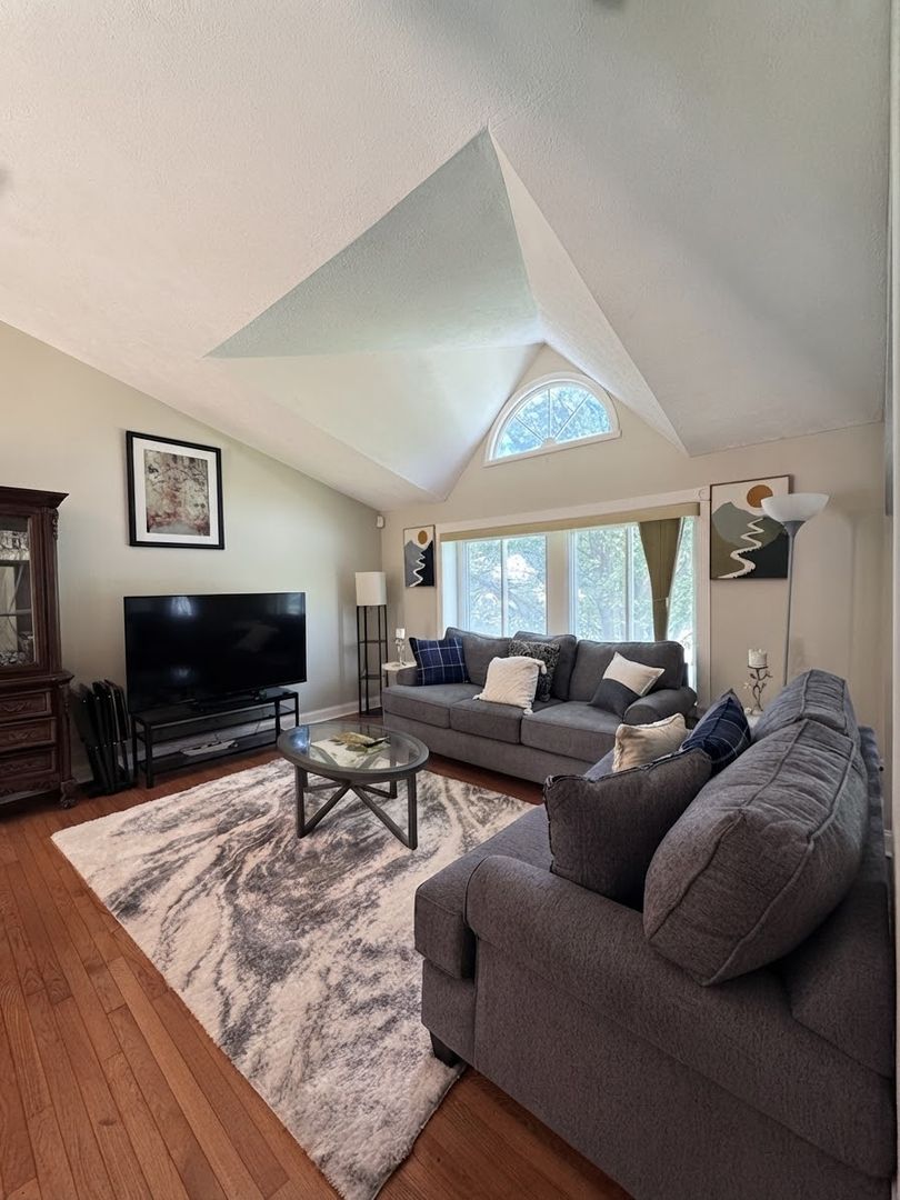 Silver Spring House: 1269 Windmill Lane