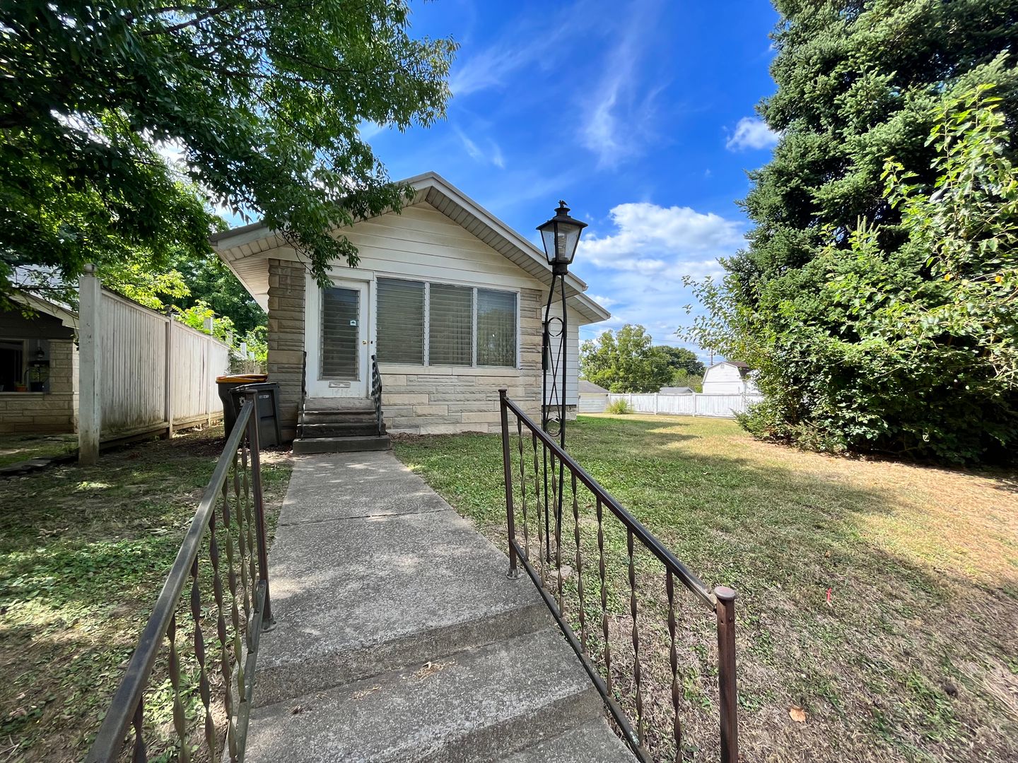 Bloomington House: 1414 S Lincoln St