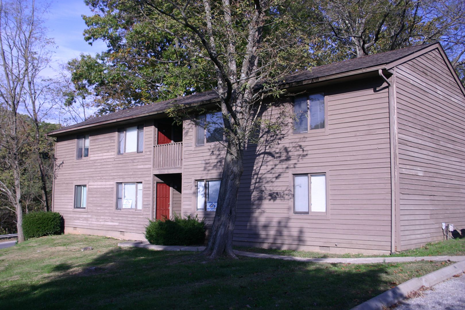 Bedford Apartment: 6th St. Apartments