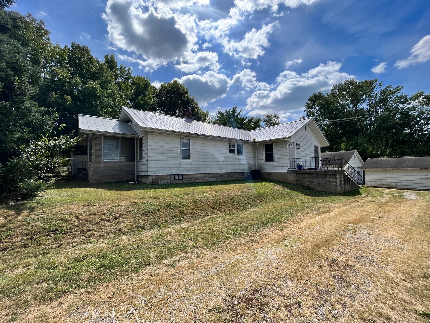 Bloomington House: 1414 S Lincoln St