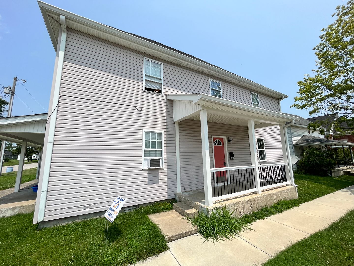 Mitchell Apartment: 321 W Main St