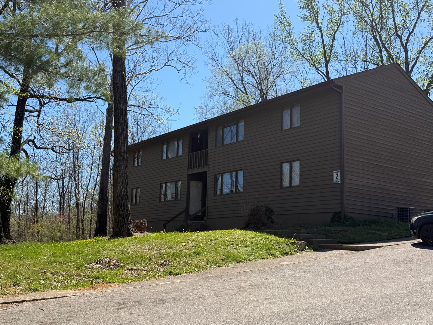 Bedford Apartment: 6th St. Apartments