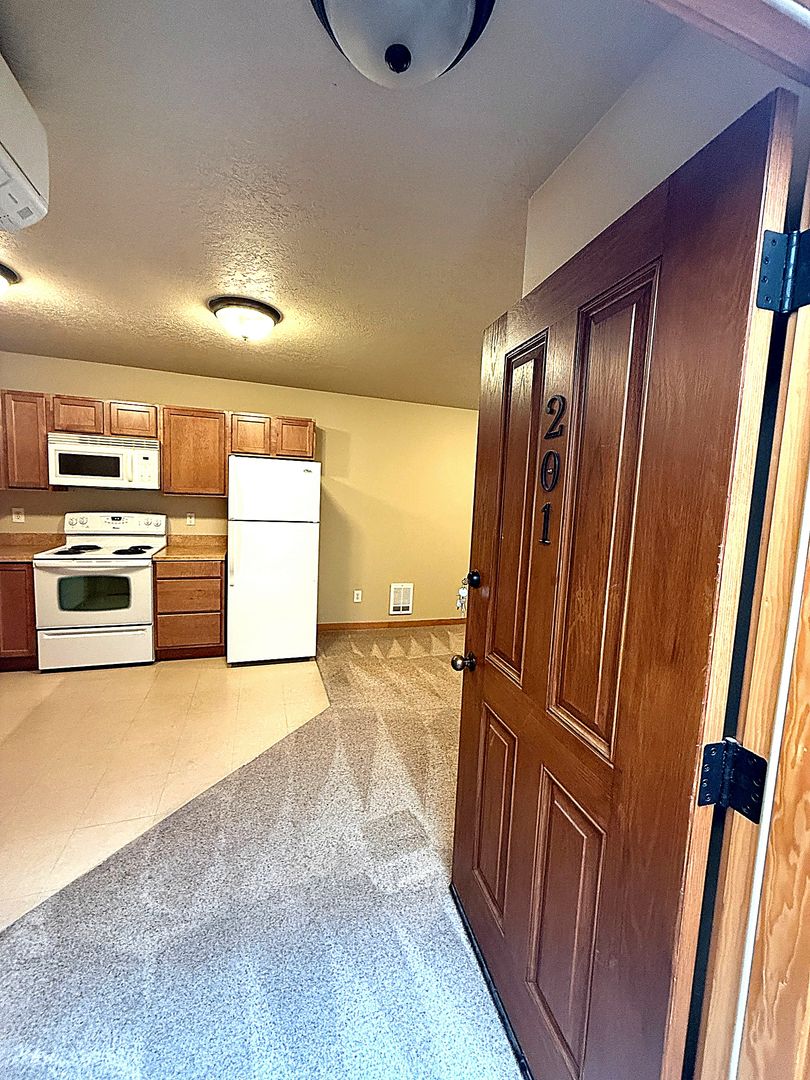 Redmond Apartment: 502 SW Evergreen Avenue