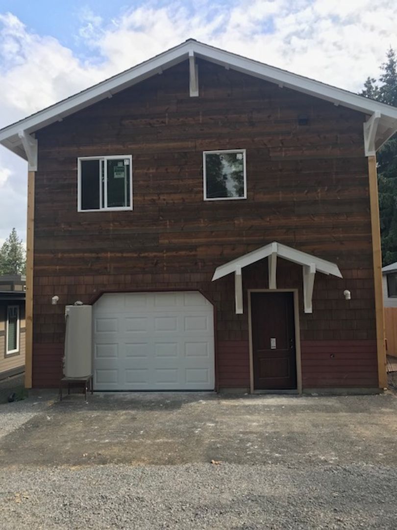 Bend Apartment: 1576 Fresno