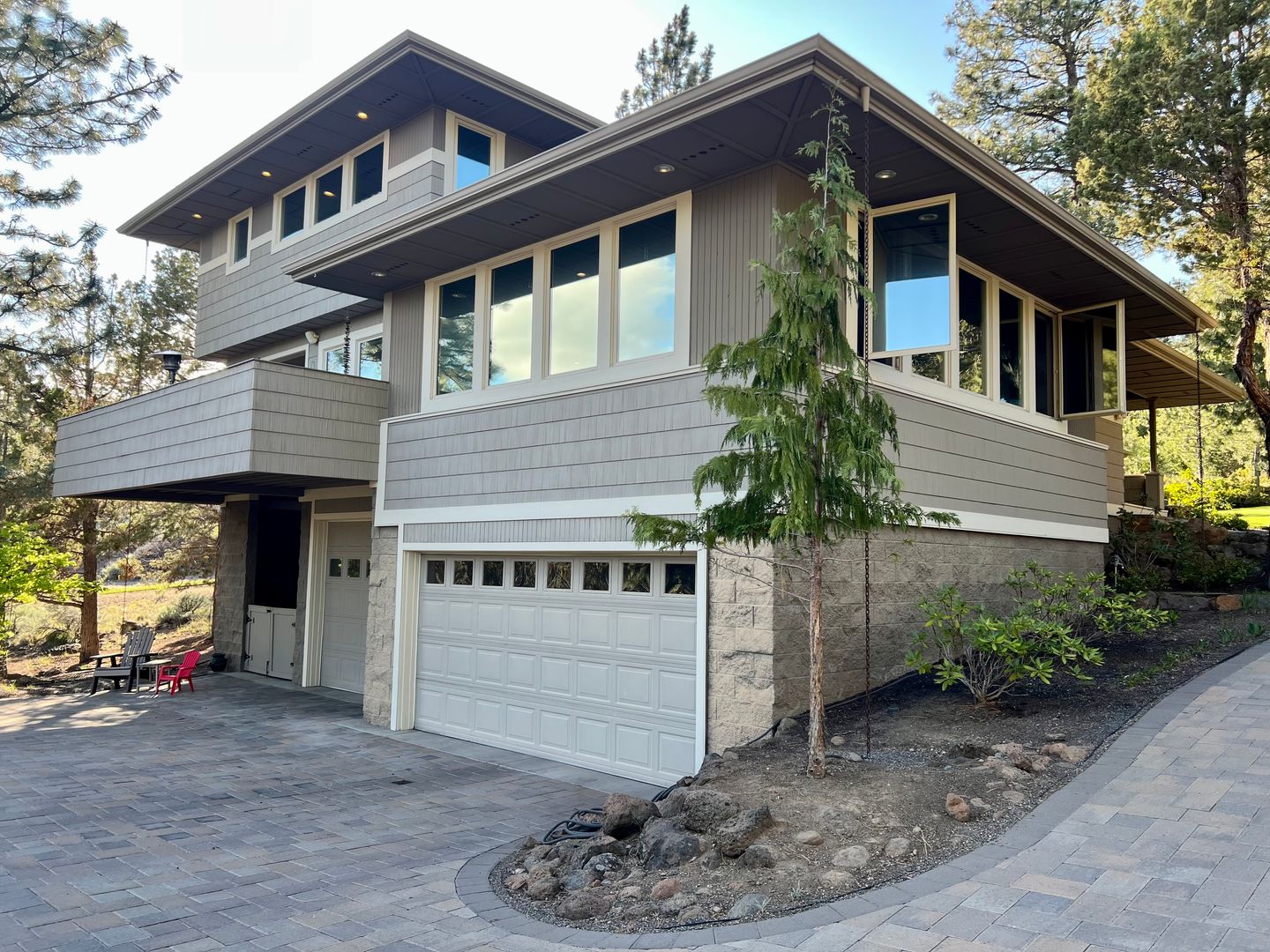 Bend House: 1162 NW Hillside Park Dr