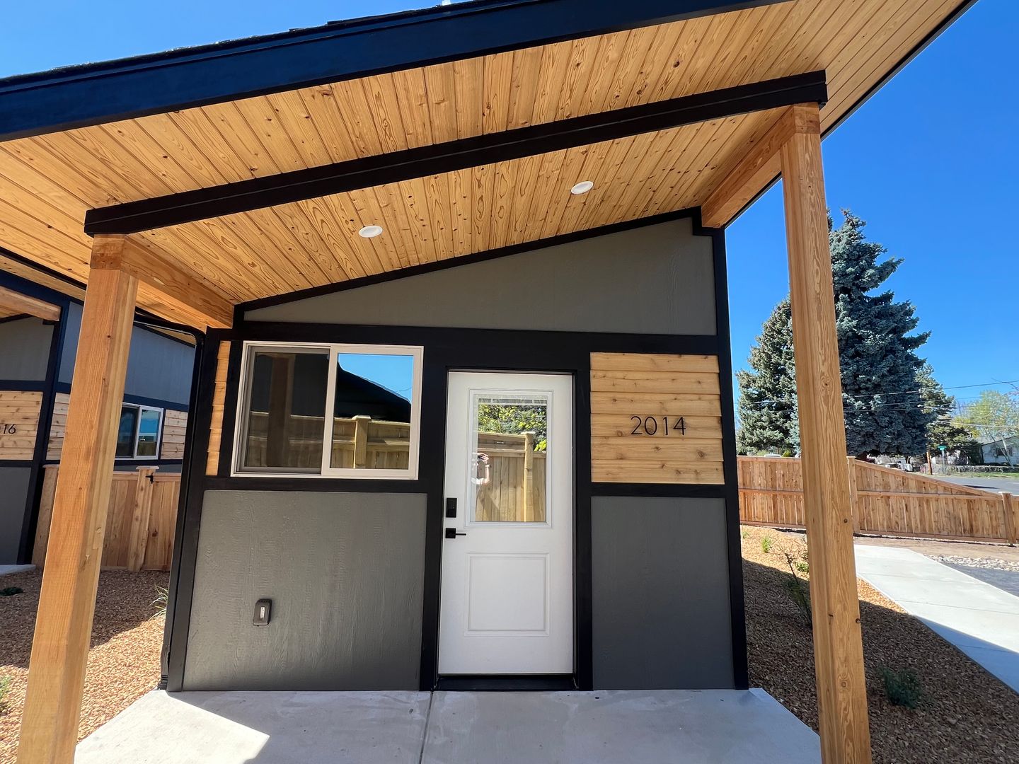 Redmond Condo: 2014, 2016, 2018 SW Reindeer Avenue