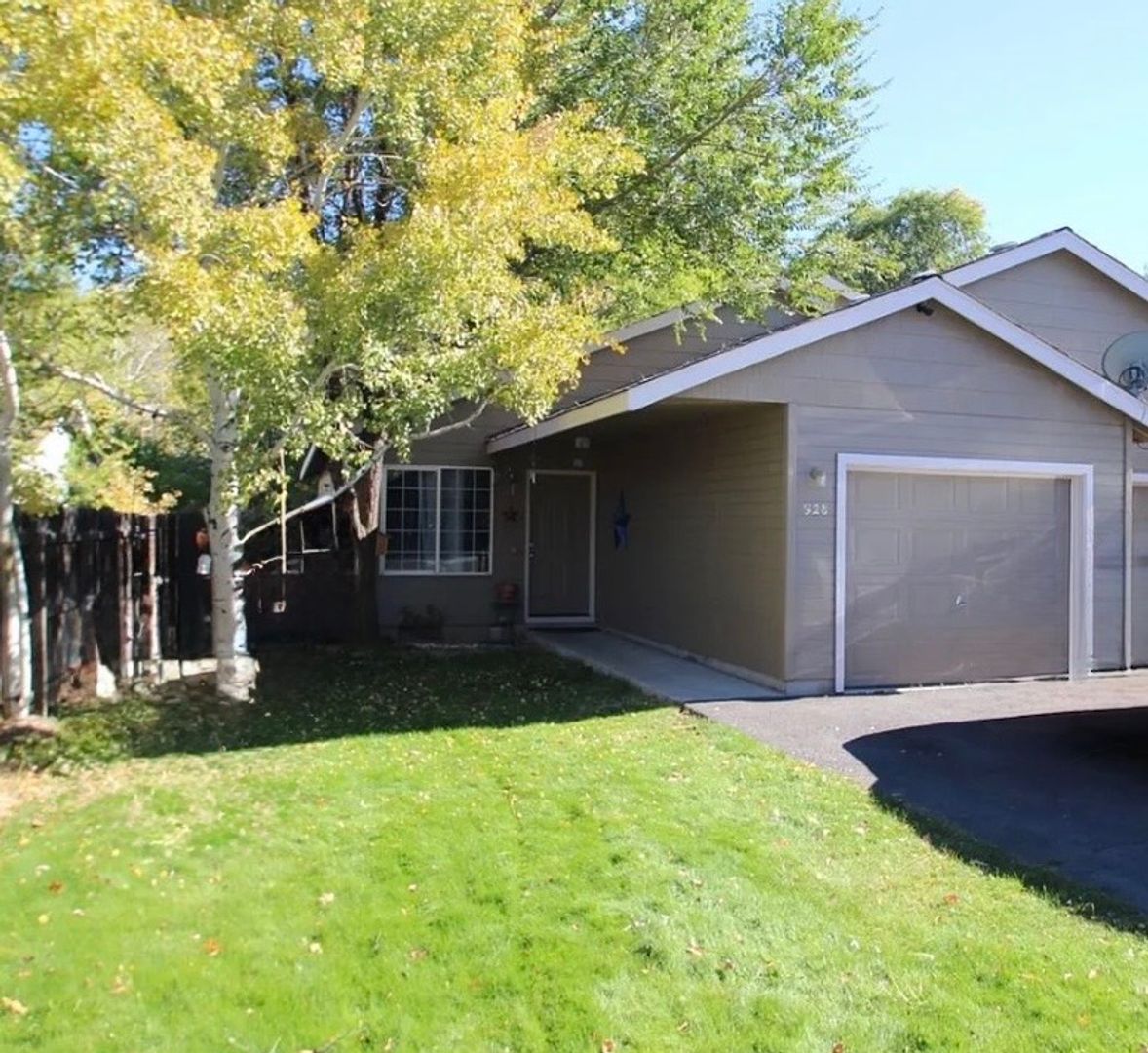 Bend House: 928 Hidden Valley Dr