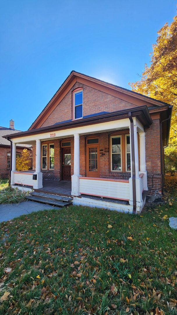 Missoula House: 219 N 2nd St W