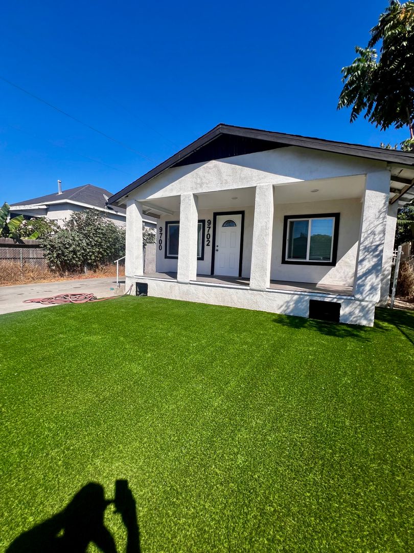 Los Angeles Apartment: 9702 Pace Ave