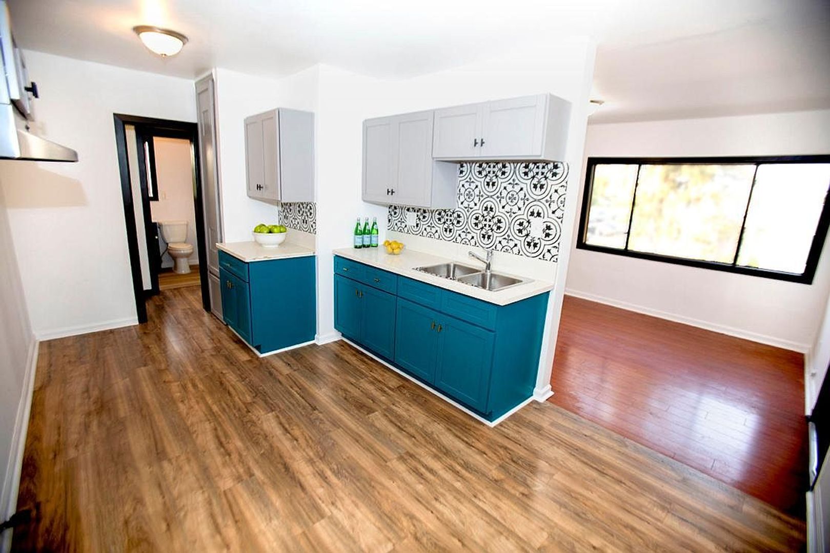 Los Angeles Apartment: 5304 Union Pacific Ave
