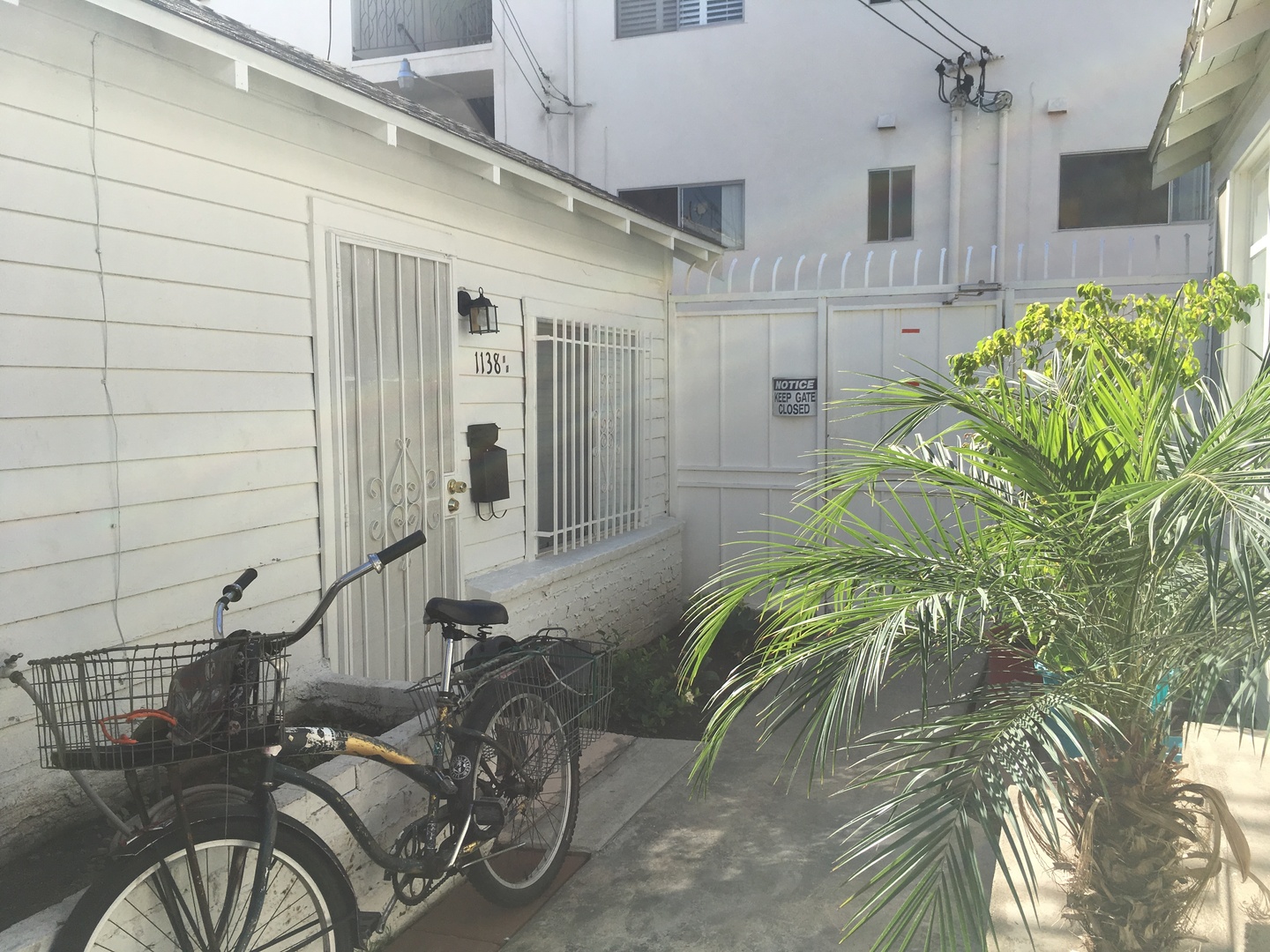 Long Beach House: 1138 1/2 E 1st Street