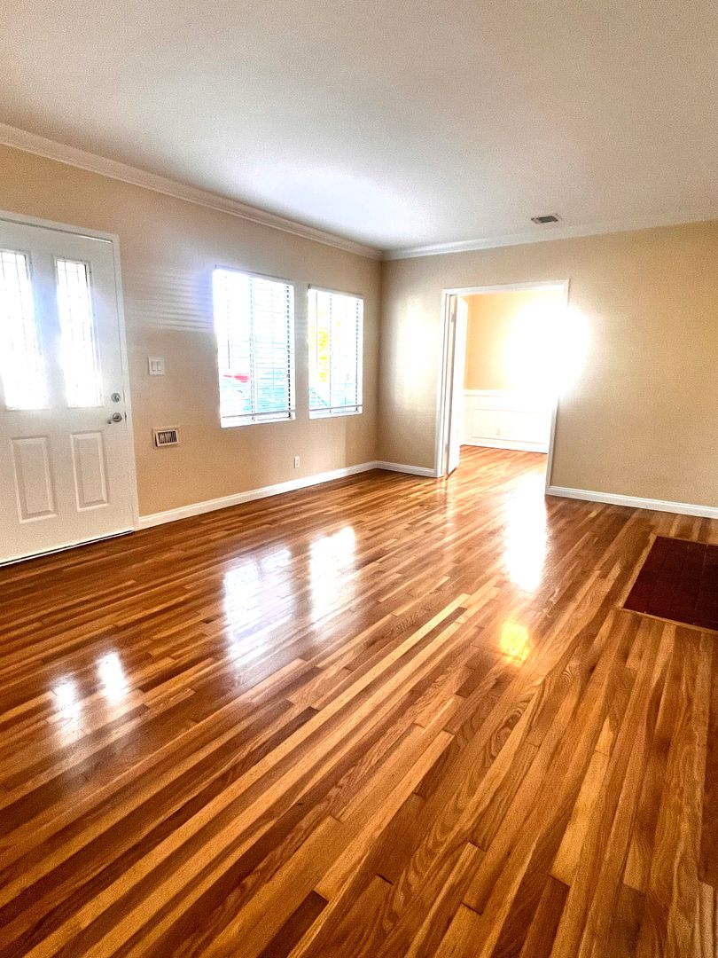 Long Beach House: 4139 Keever Ave.