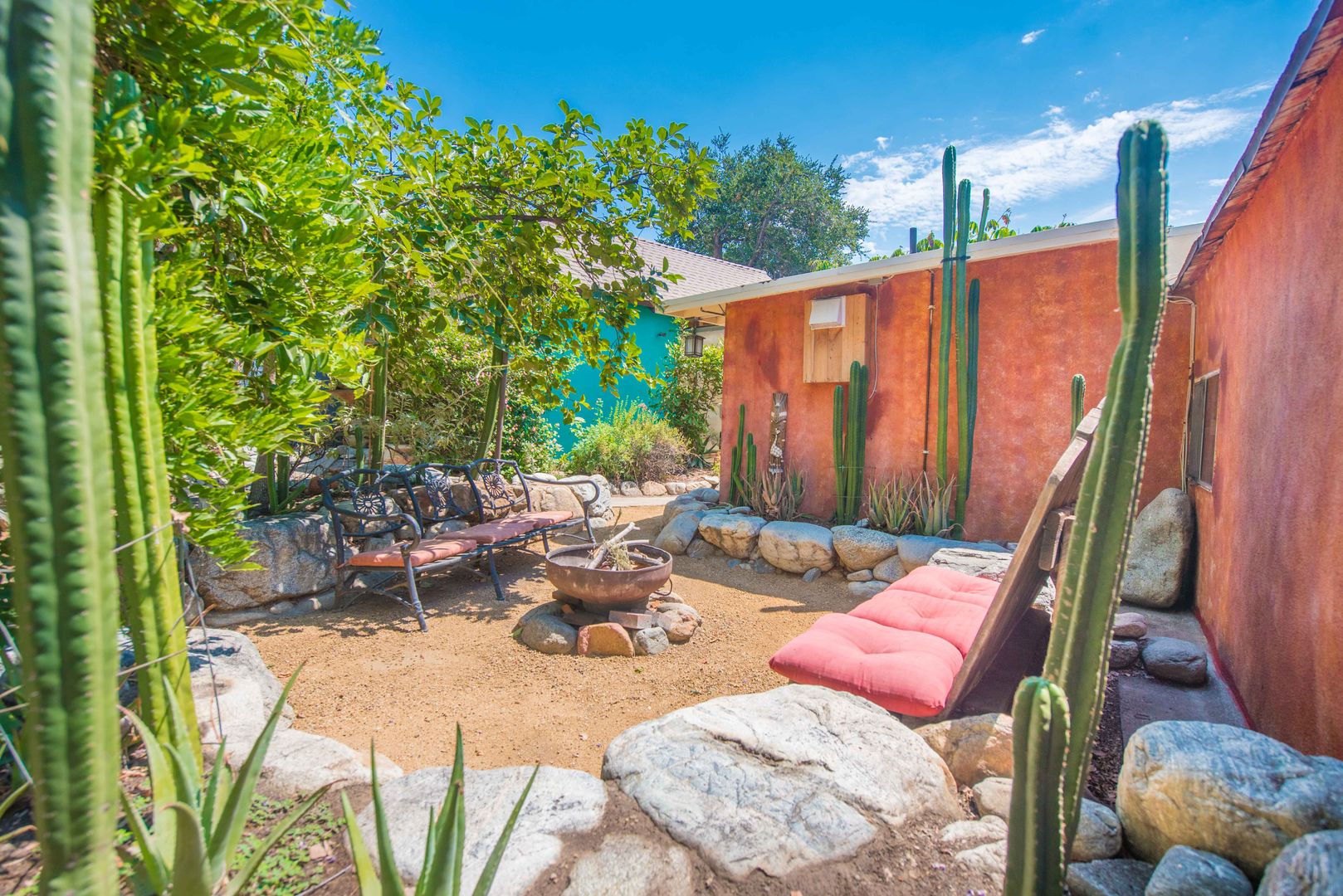 Upland Apartment: 2599 Huntington Drive  "A"