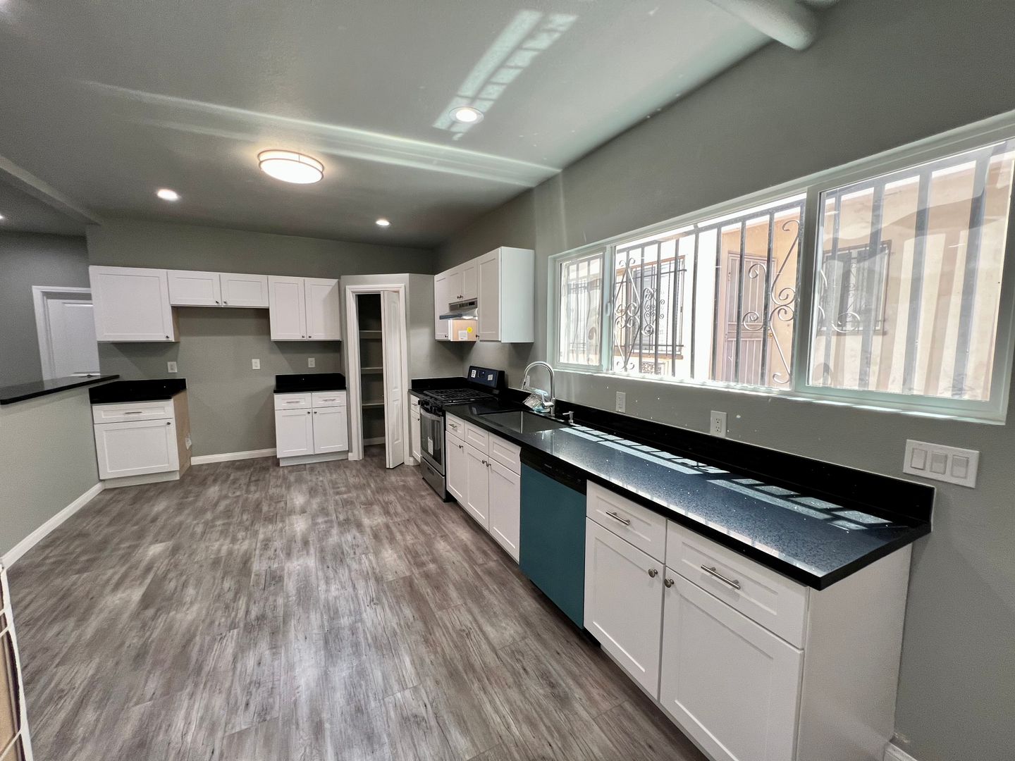 Long Beach Apartment: 1769-1775 Pacific Avenue