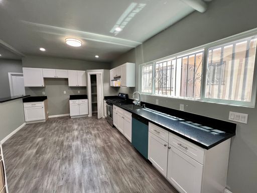 Pacific unit $2695 for HUGE 3bd/2ba! – photo 1
