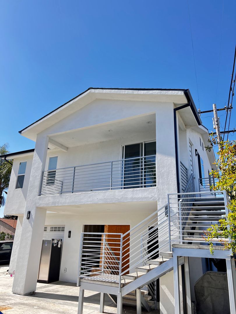 Long Beach House: 3720 A Magnolia Ave