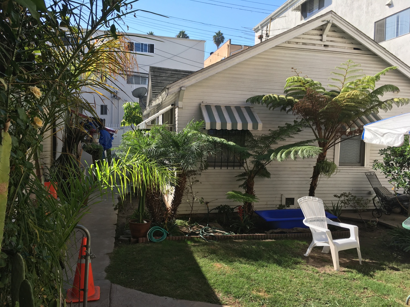 Long Beach House: 1138 1/2 E 1st Street