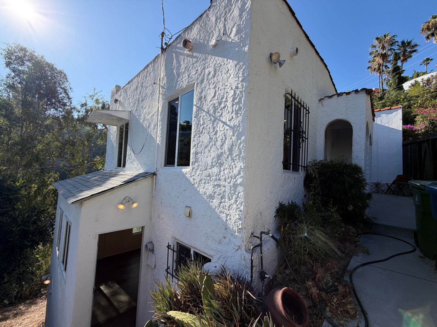 Los Angeles House: 345 Crane Blvd.
