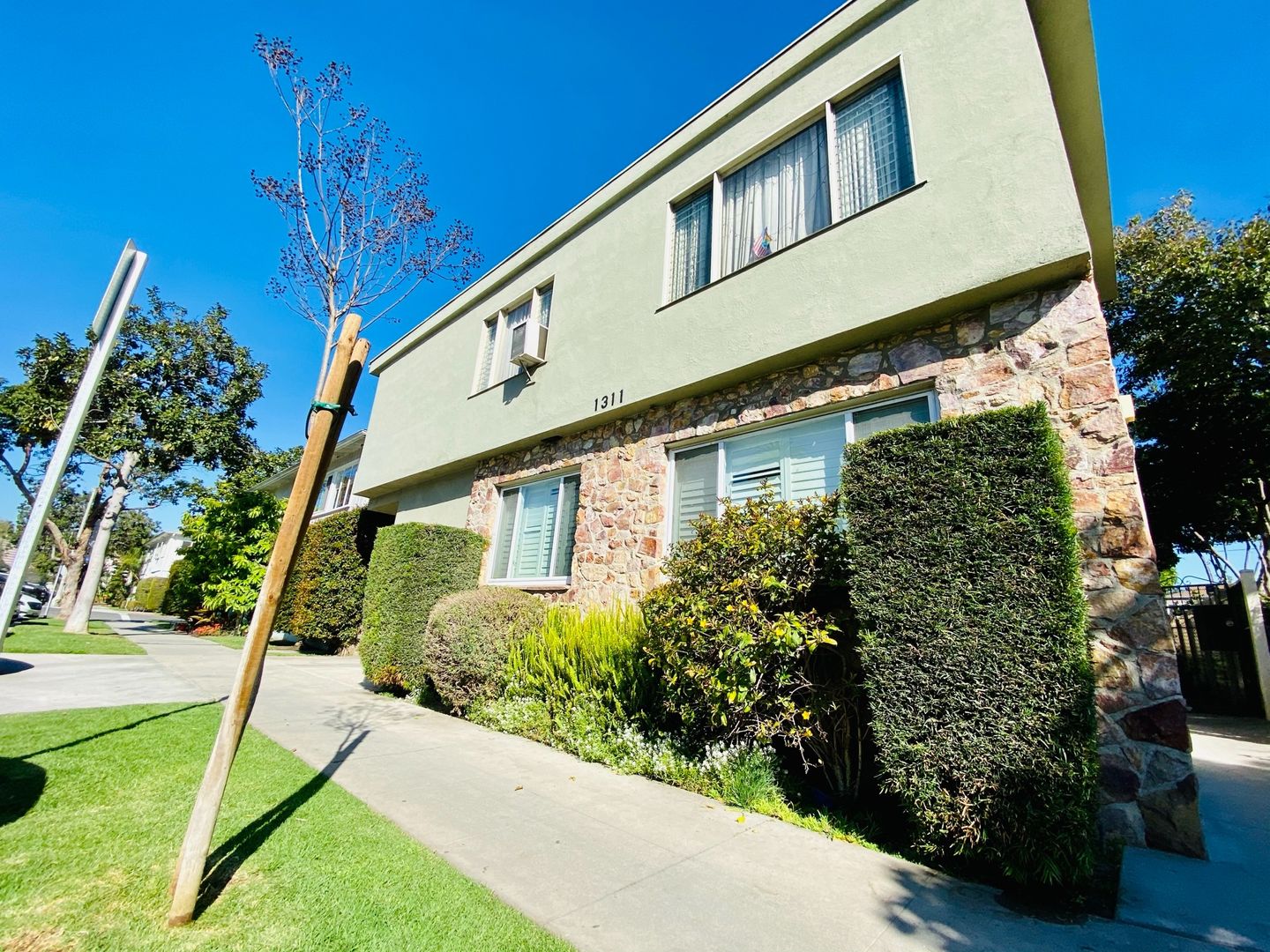 Long Beach House: 1311  E 1st St