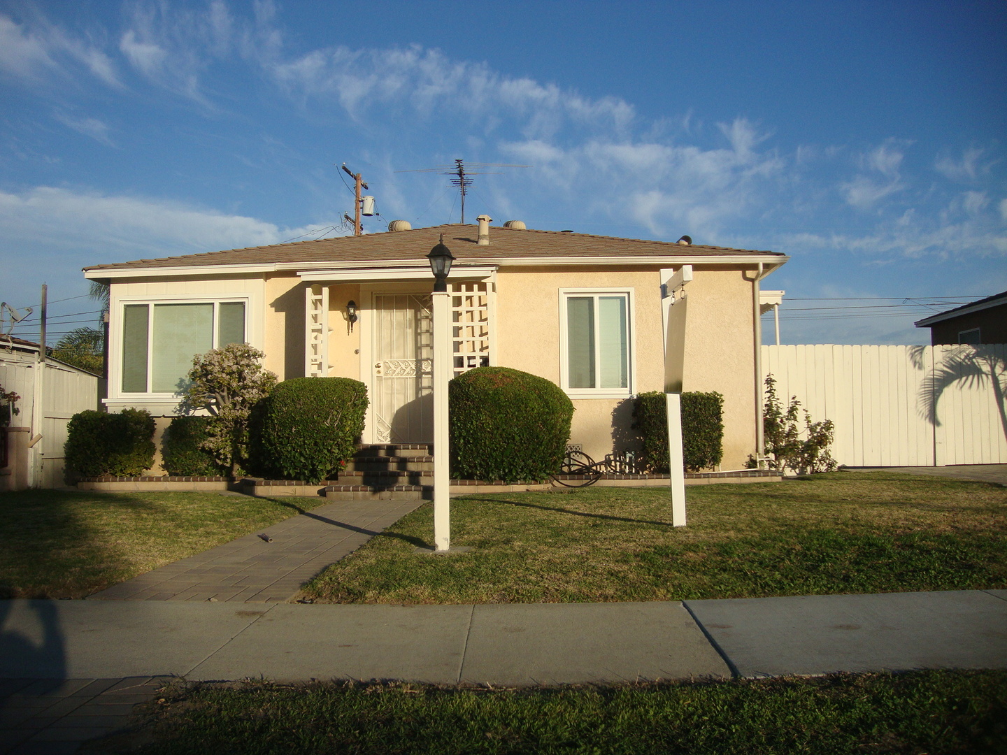 Long Beach House: 5106 Walnut Ave
