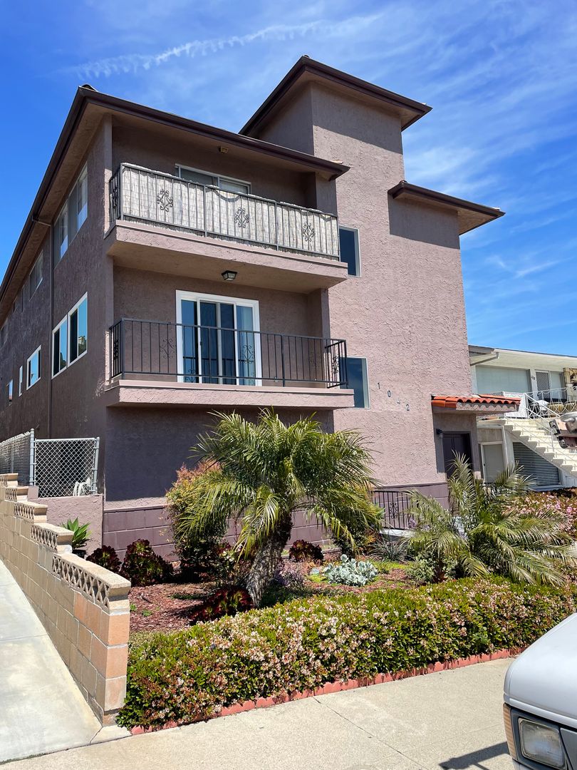 San Pedro Apartment: 1042 W. 9th Street
