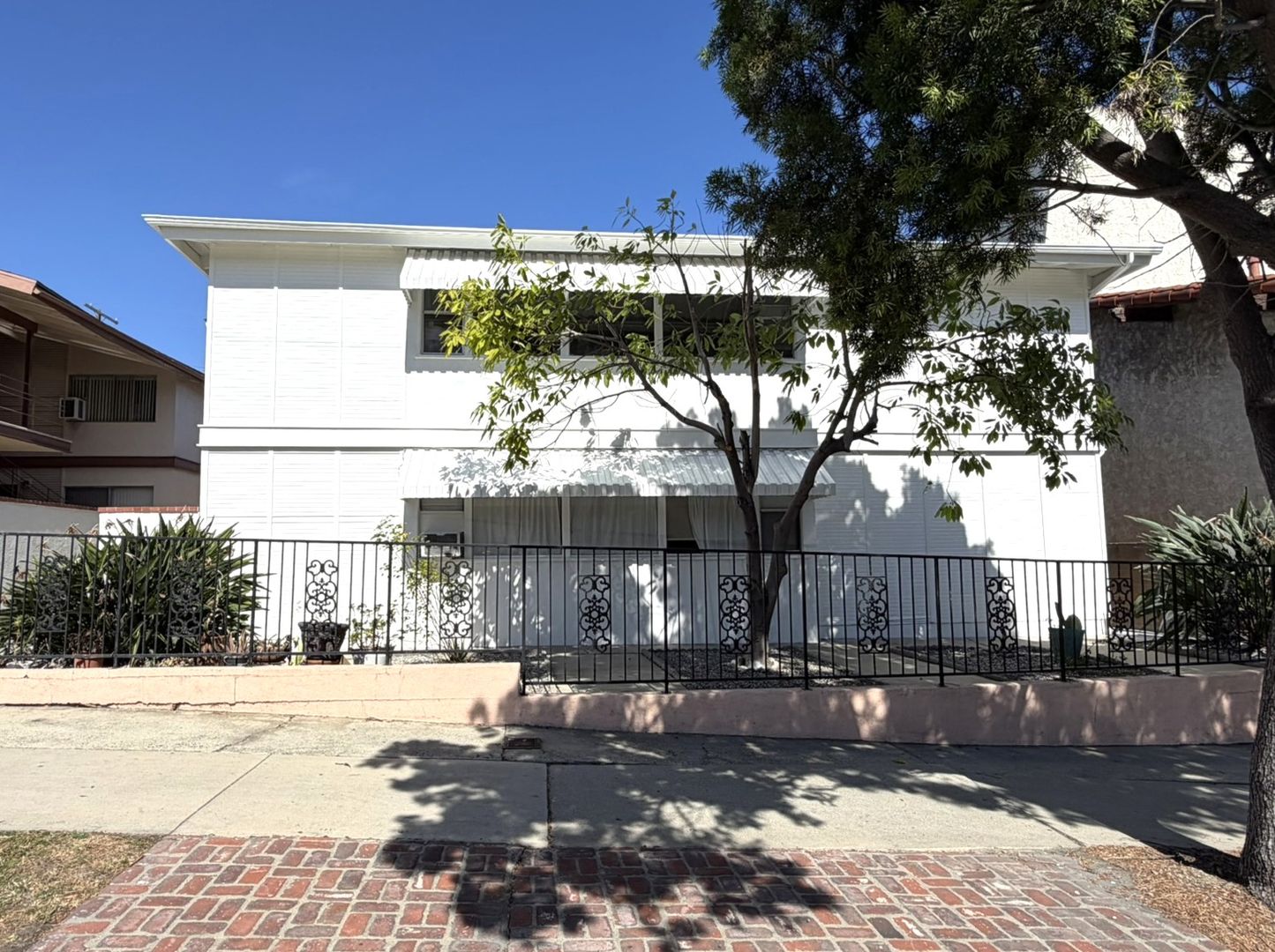 San Pedro Apartment: 116 North Western Avenue