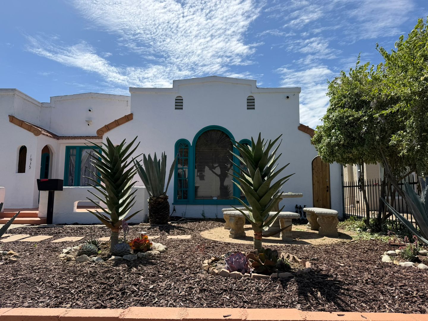 Long Beach Apartment: 1935-1937 Cedar Avenue